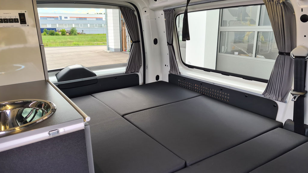 VW Caddy mit großem Bett Ausbau - Reisemobile Wehle