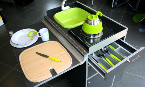 Multibox Einbauküche mit Stauraum für Wohnmobilzulassung